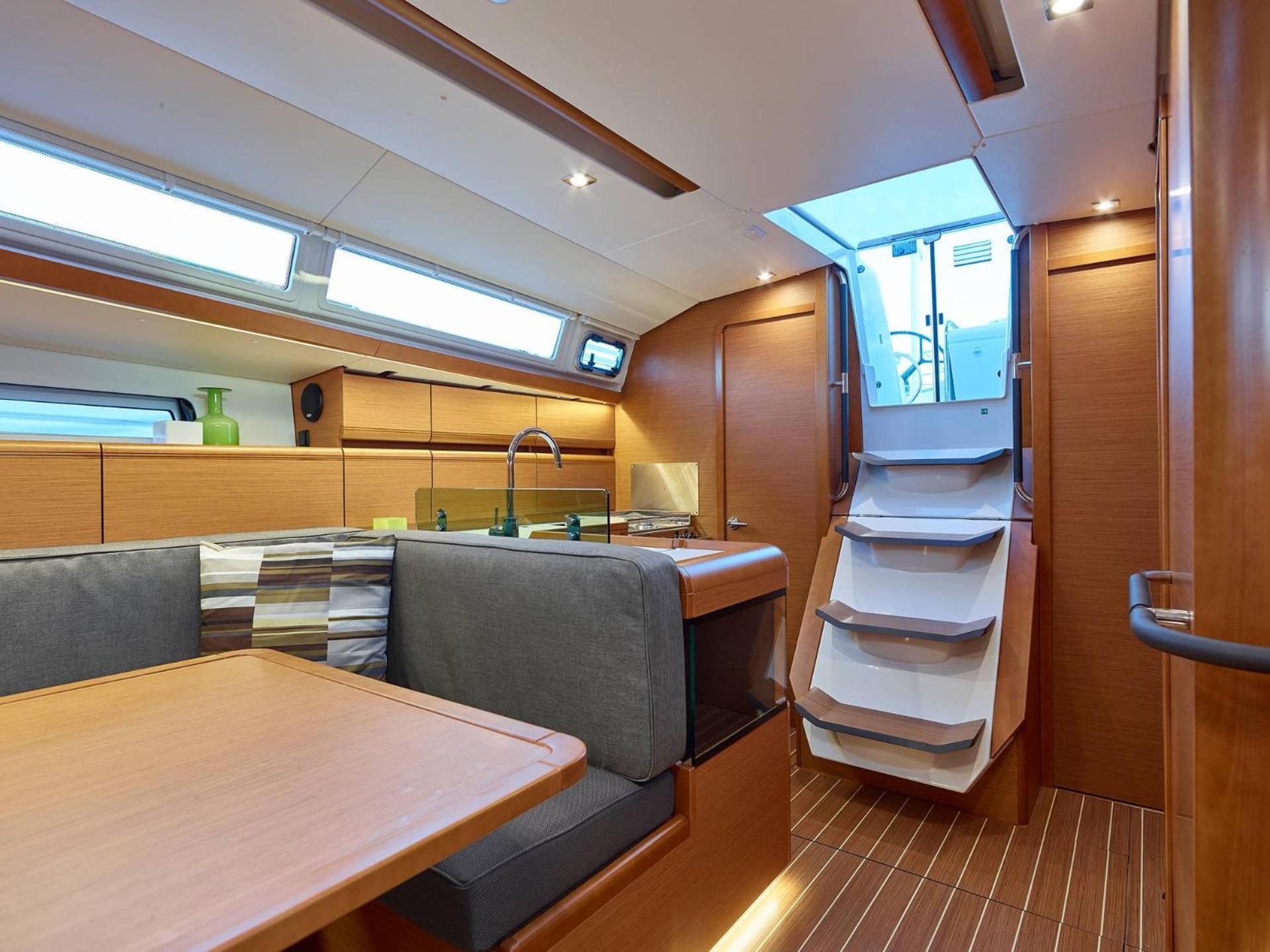 Sleep Aboard A Modern Sailboat In Oeiras Hotel Екстериор снимка