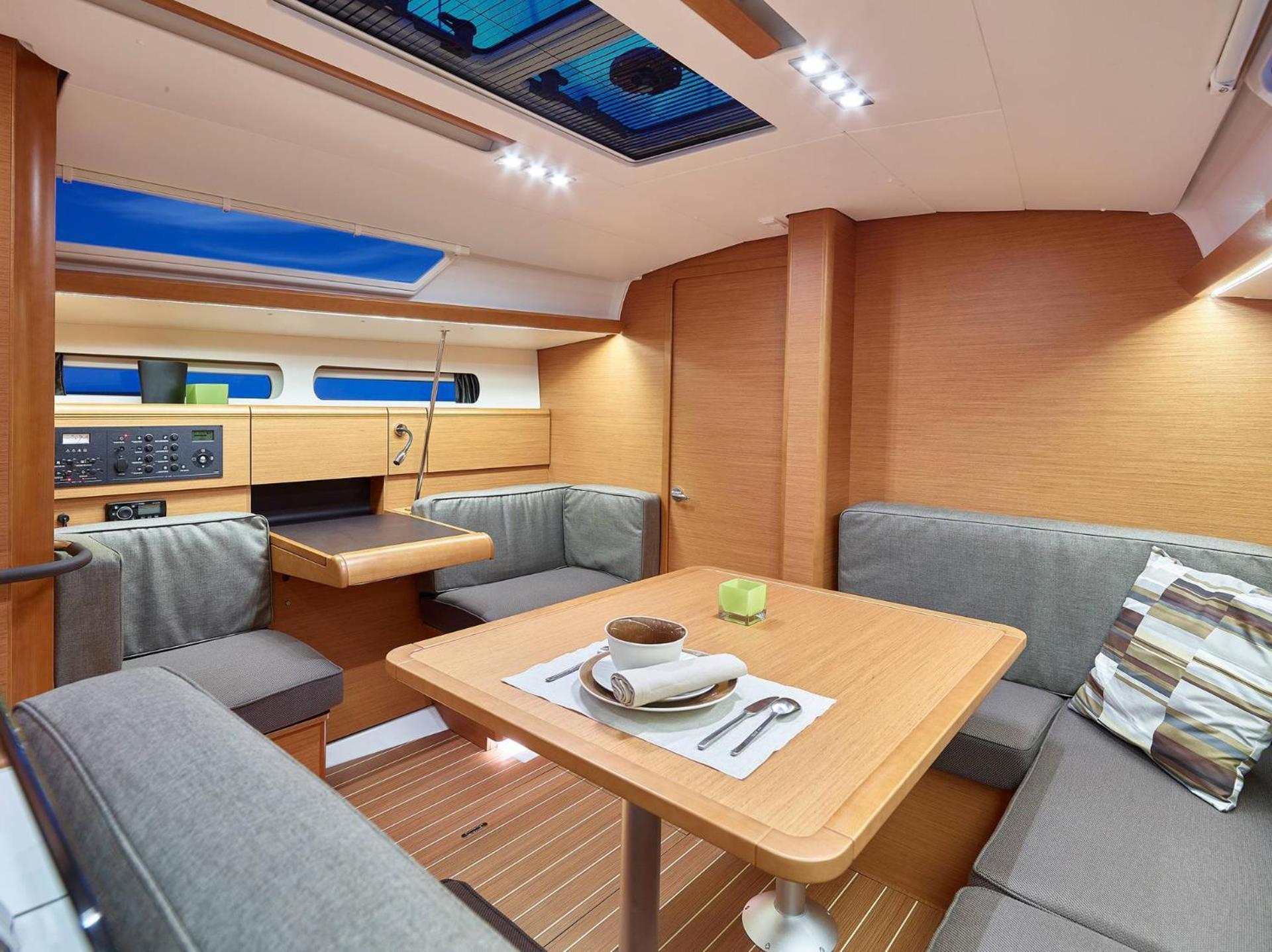Sleep Aboard A Modern Sailboat In Oeiras Hotel Екстериор снимка