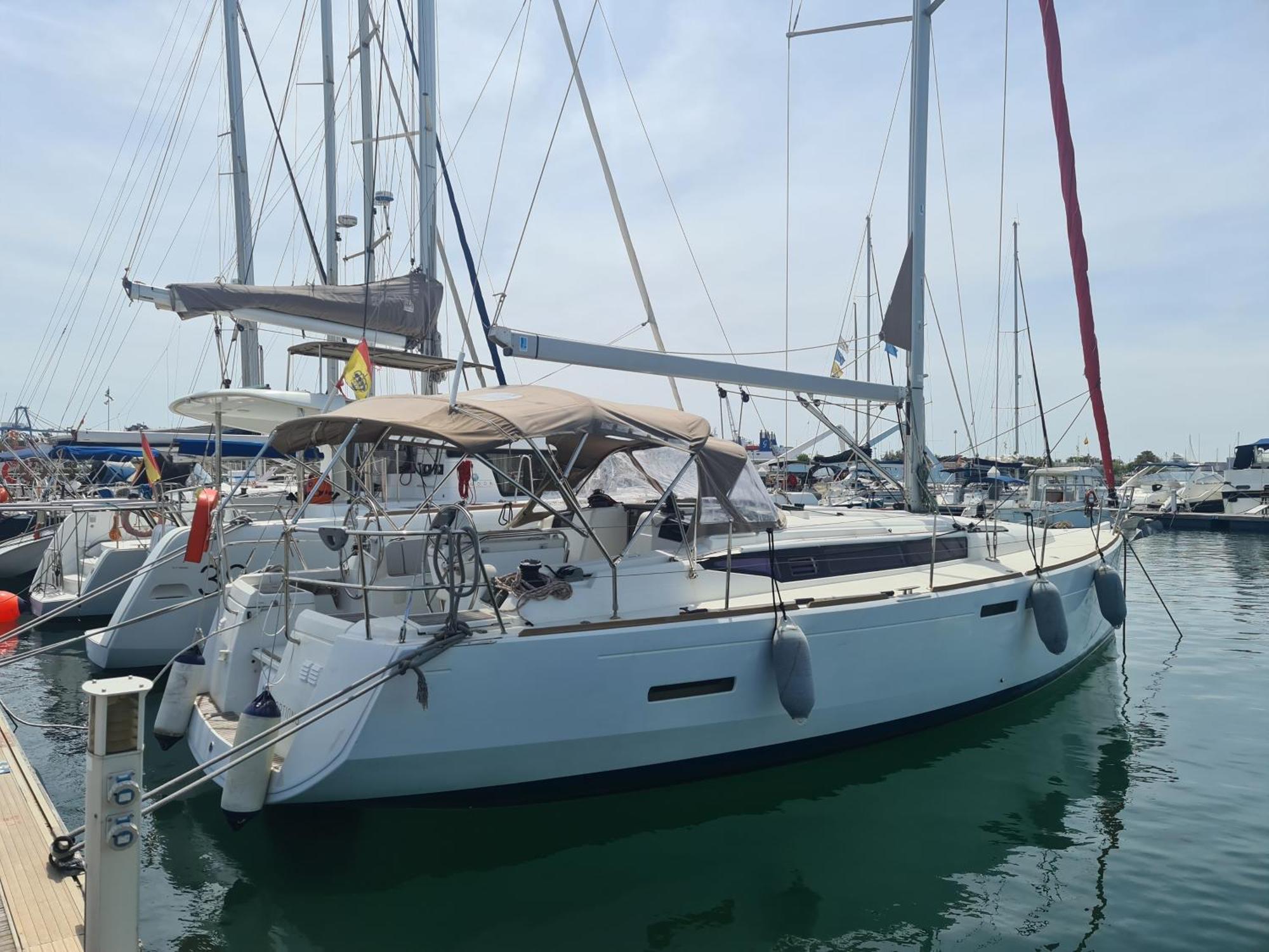 Sleep Aboard A Modern Sailboat In Oeiras Hotel Екстериор снимка