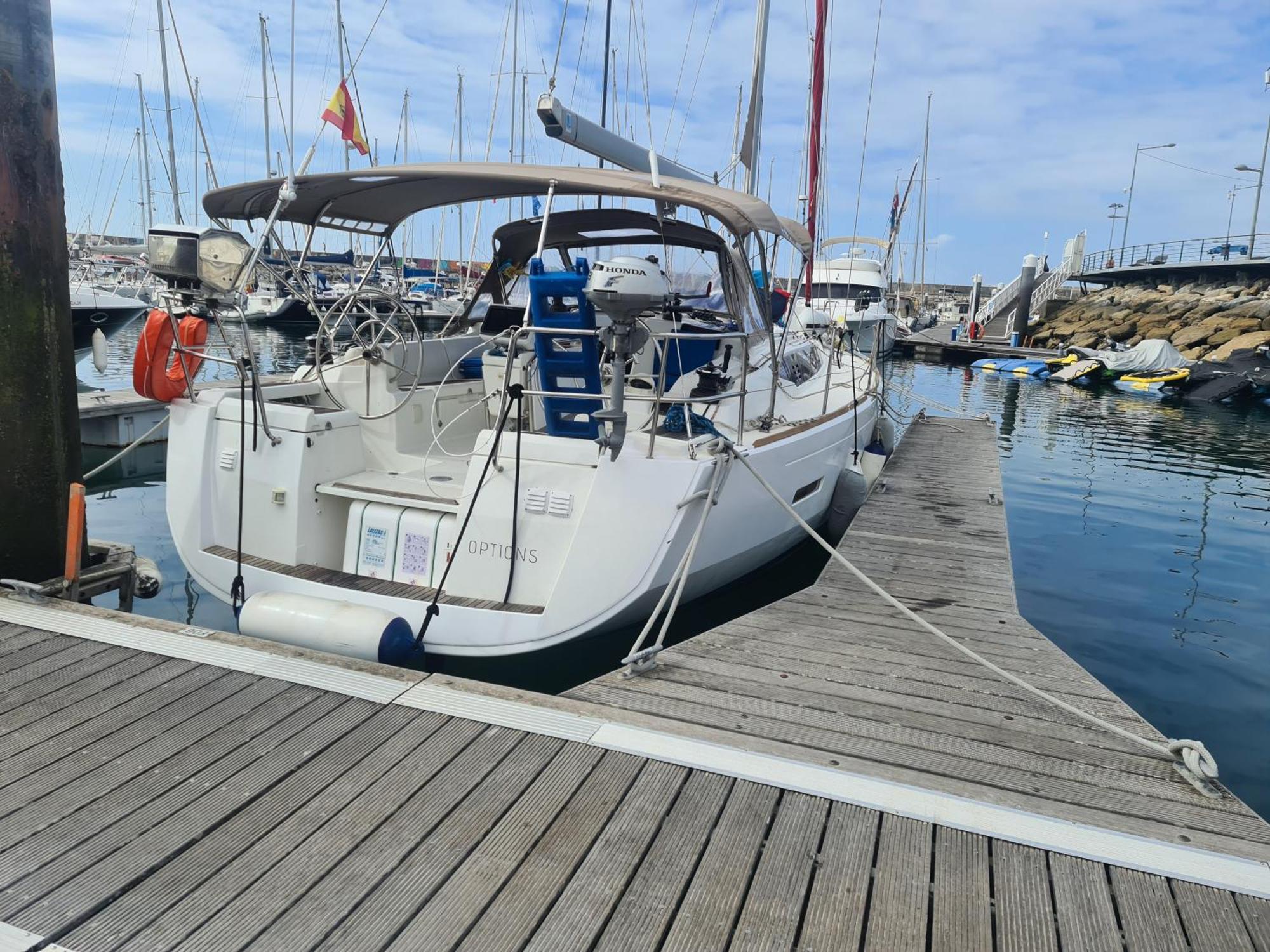 Sleep Aboard A Modern Sailboat In Oeiras Hotel Екстериор снимка