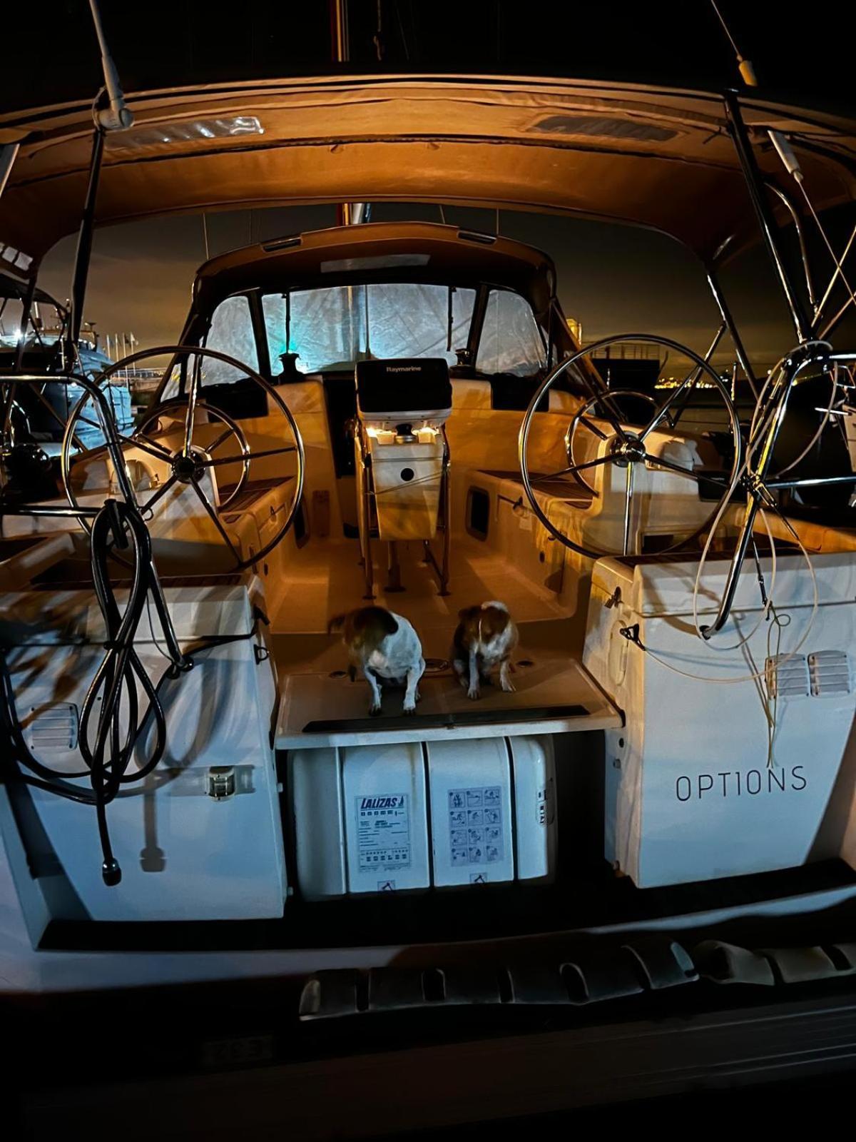 Sleep Aboard A Modern Sailboat In Oeiras Hotel Екстериор снимка